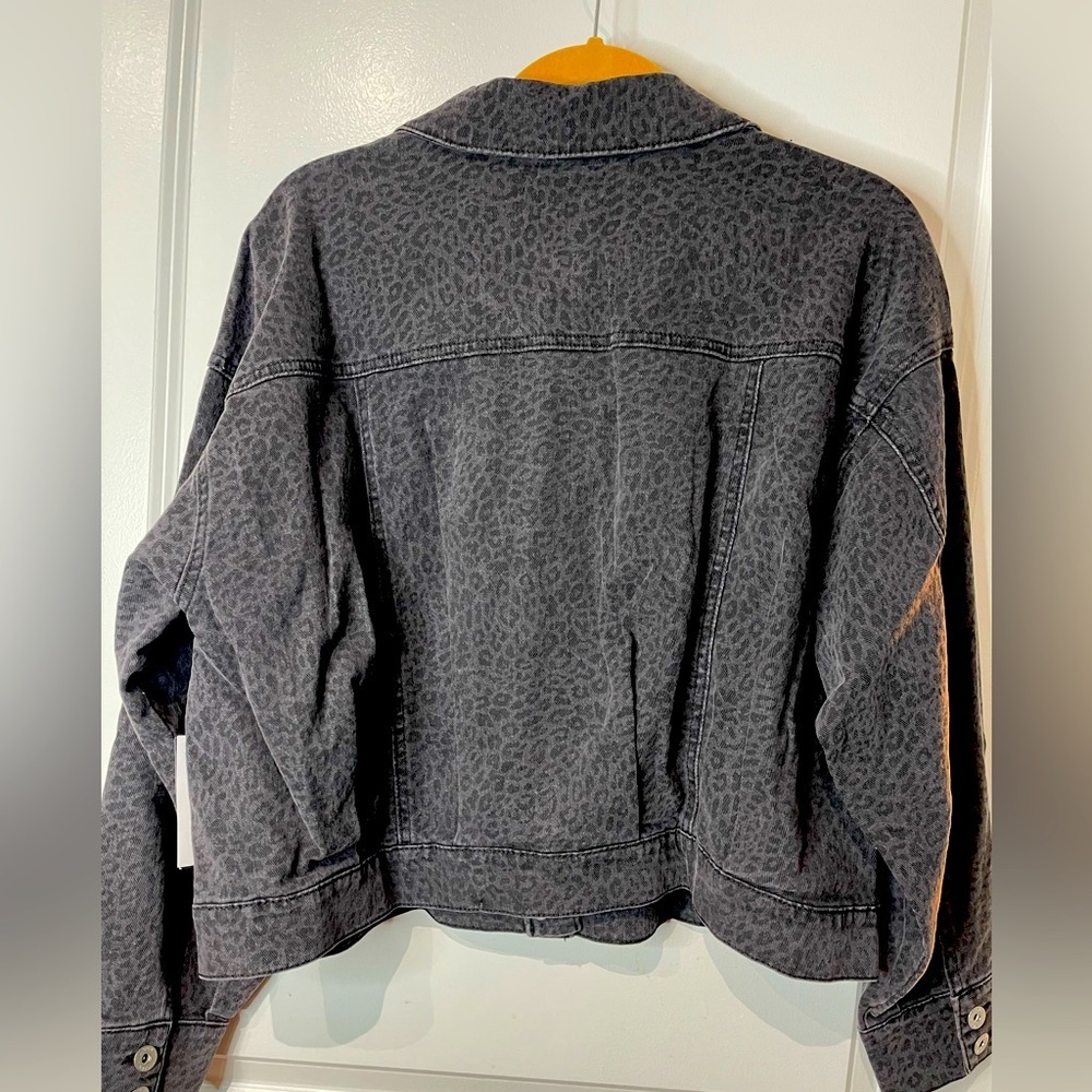 NWT. INC Trucker Crop Jean Jacket. XL. Black&Gray R$90. P2P 25”. Length 21.5”. - Picture 6 of 7